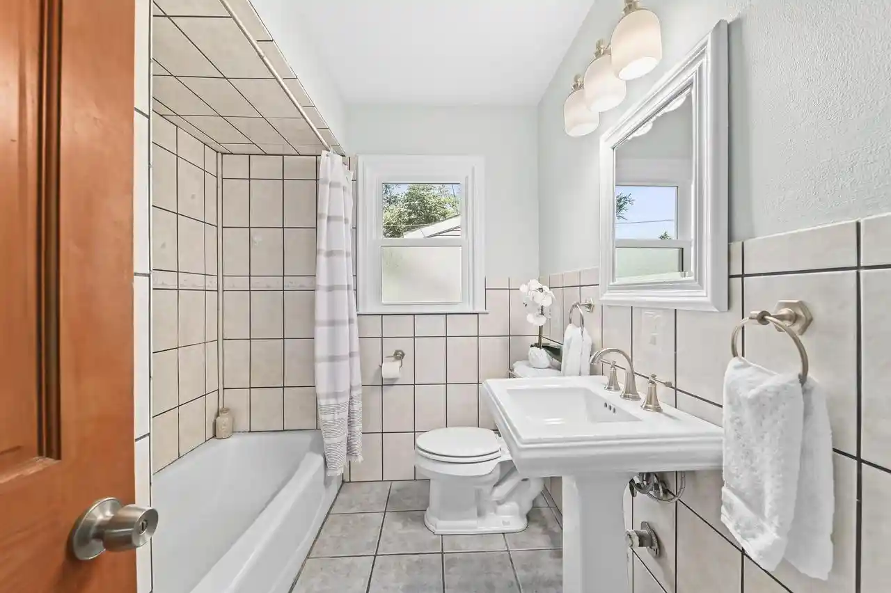 Photo 4 of Single family home for sale at 5737 N Sievers Pl, Glendale, WI 53209 | MLS# 1979851 | Listing updated on 2026-10-07