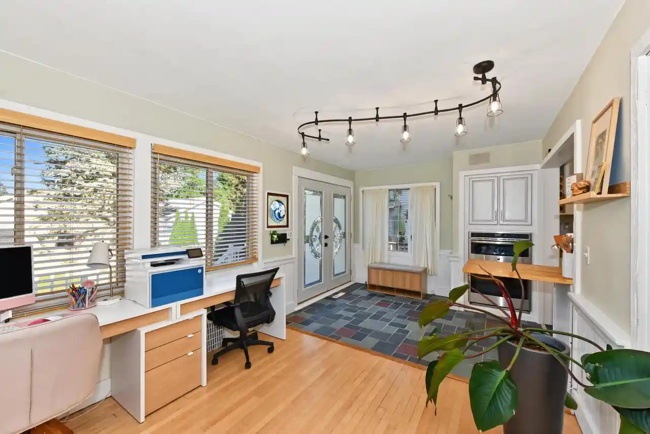 Photo 4 of Single family home for sale at 130 S James St, Waukesha, WI 53186 | MLS# 1979854 | Listing updated on 2026-09-21