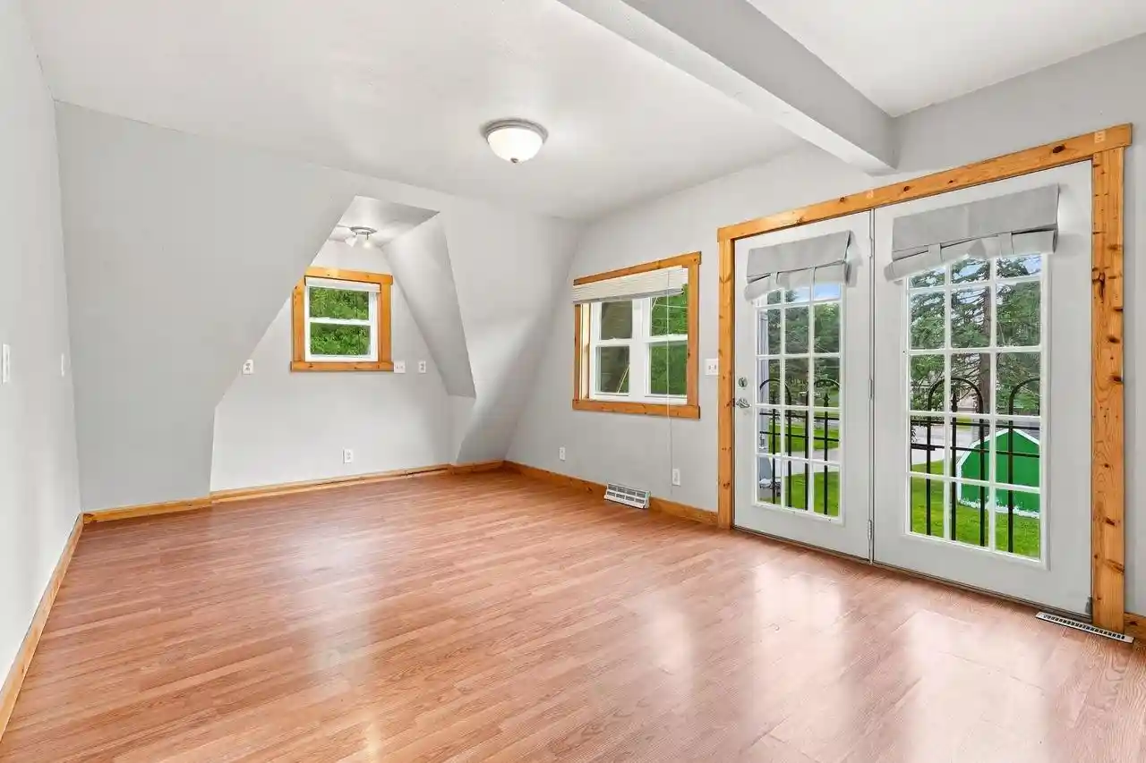 Photo 4 of Single family home for sale at 439 S Sidney St, Shullsburg, WI 53586 | MLS# 2032318 | Listing updated on 2026-10-08