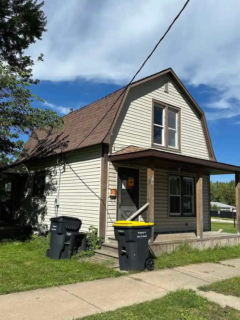 Photo 1 of Single family home for sale at 211 Glendale Ave, Tomah, WI 54660 | MLS# 2032320 | Listing updated on 2026-09-23