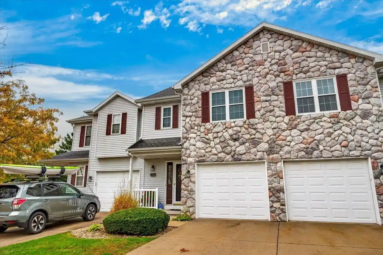 Photo 1 of Sale Pending at 3075 Wyndham Dr, Sun Prairie, WI 53590 | MLS# 2032324 | Listing updated on 2026-10-08