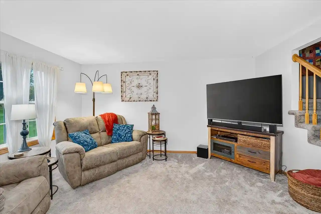 Photo 3 of Sale Pending at 3075 Wyndham Dr, Sun Prairie, WI 53590 | MLS# 2032324 | Listing updated on 2026-10-08