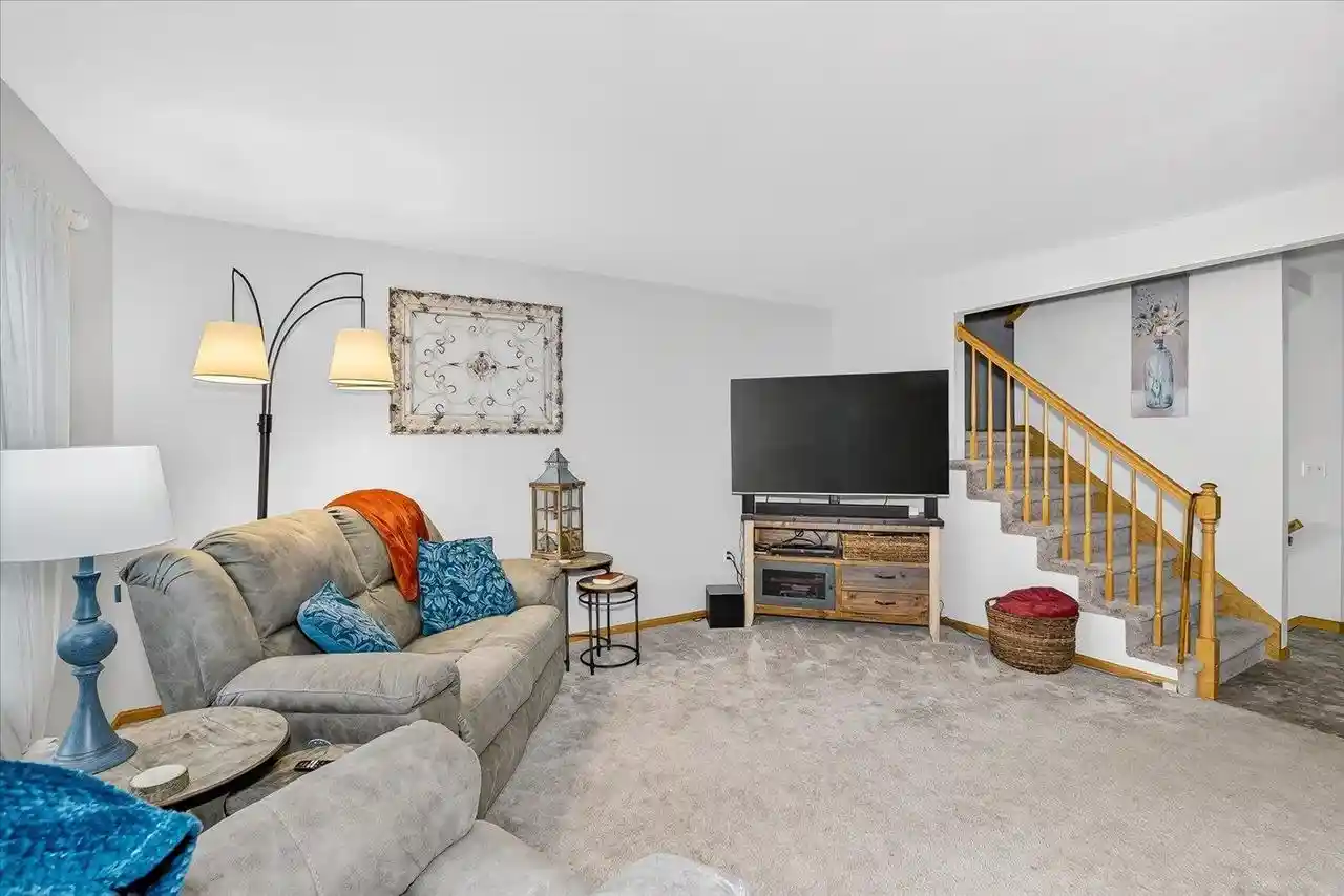 Photo 3 of Sale Pending at 3075 Wyndham Dr, Sun Prairie, WI 53590 | MLS# 2032324 | Listing updated on 2026-10-08