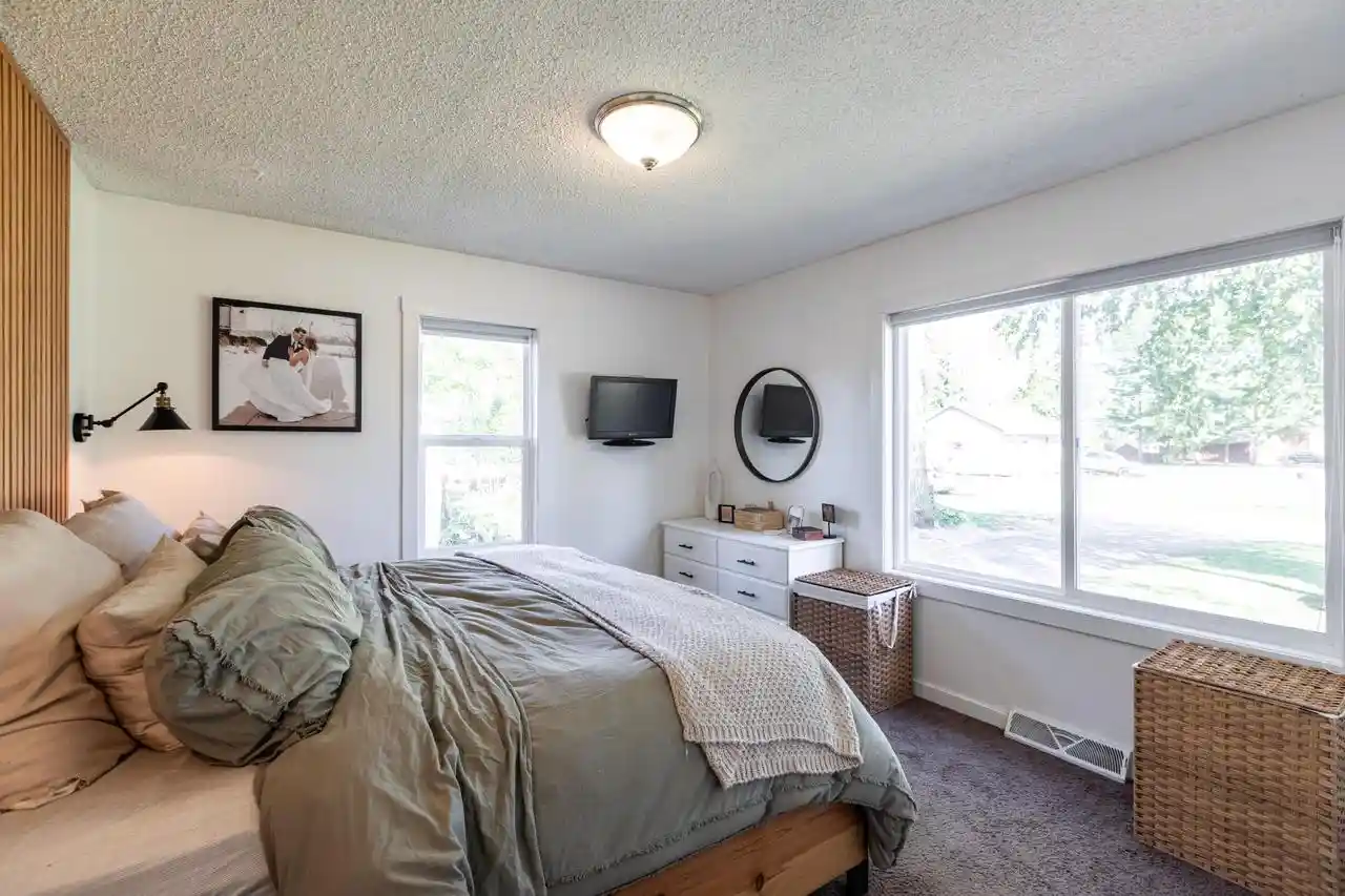 Photo 3 of Sale Pending at 810 Hanson Rd, La Crosse, WI 54603 | MLS# 1979877 | Listing updated on 2026-09-14