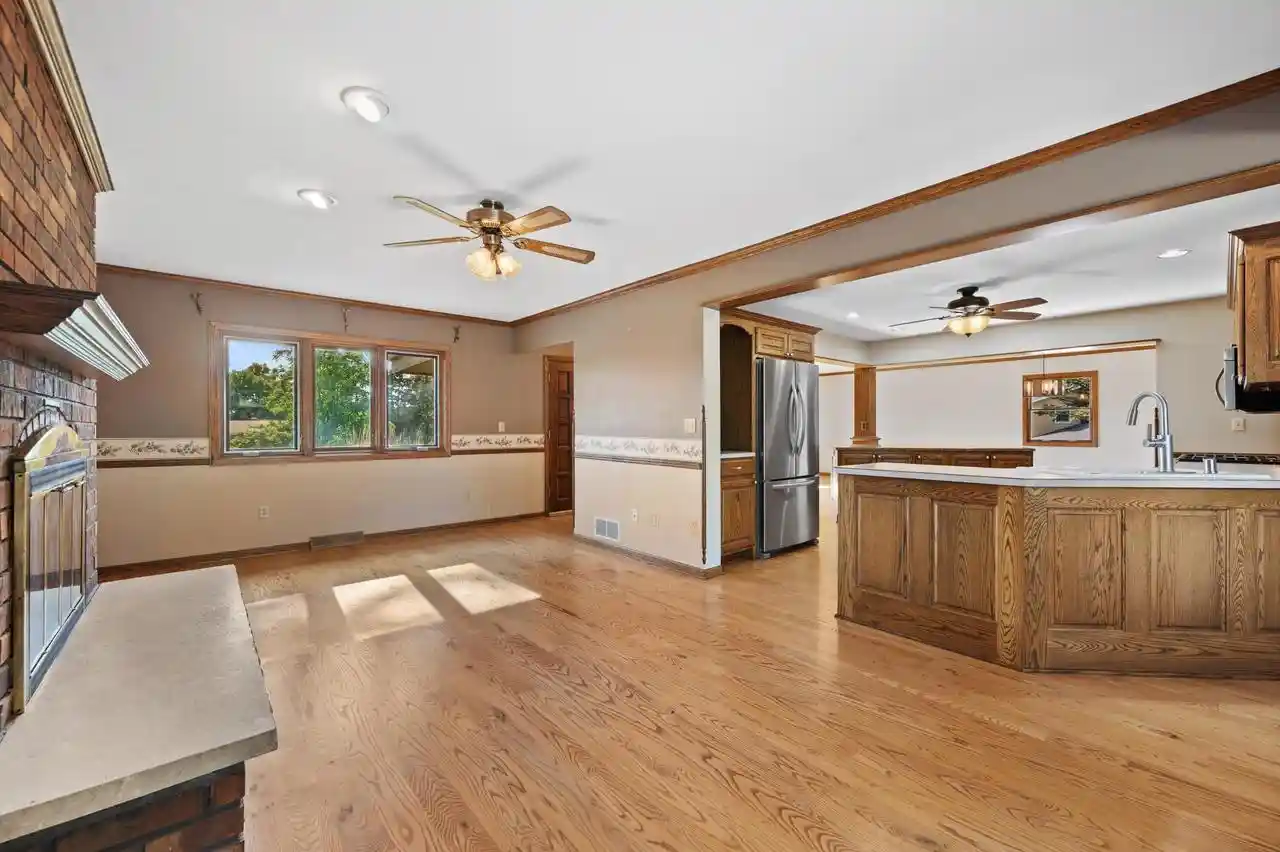 Photo 4 of Single family home for sale at 949 Hickory Hl Pkwy, Hubertus, WI 53033 | MLS# 1979893 | Listing updated on 2026-09-25