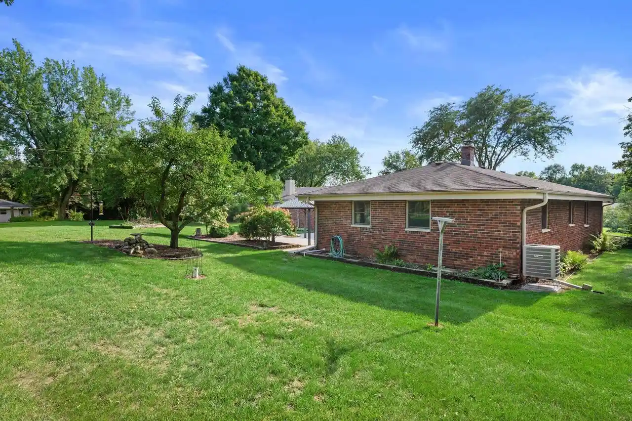Photo 61 of Single family home for sale at 949 Hickory Hl Pkwy, Hubertus, WI 53033 | MLS# 1979893 | Listing updated on 2026-09-25