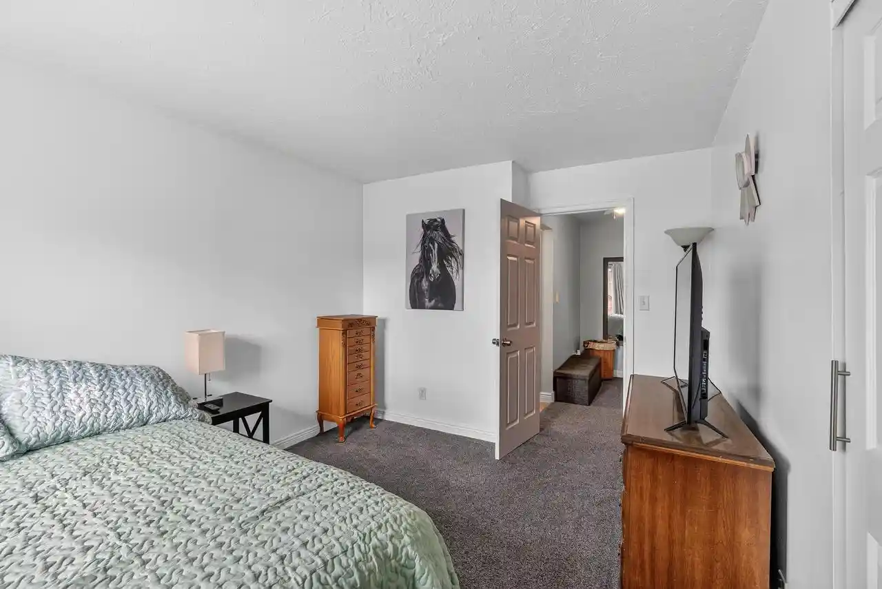 Listing Photo 5 - Condo for sale in building located at 4157 W College Ave, Milwaukee, WI 53221