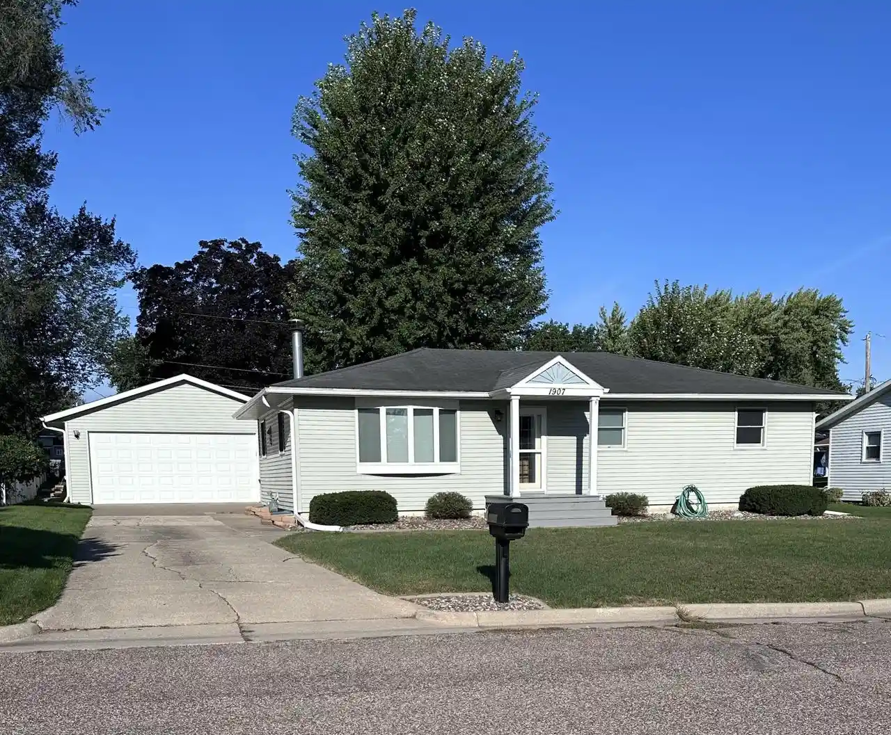 Photo 1 of Single family home for sale at 1907 La Crescent Ct, La Crosse, WI 54603 | MLS# 1979902 | Listing updated on 2026-09-16