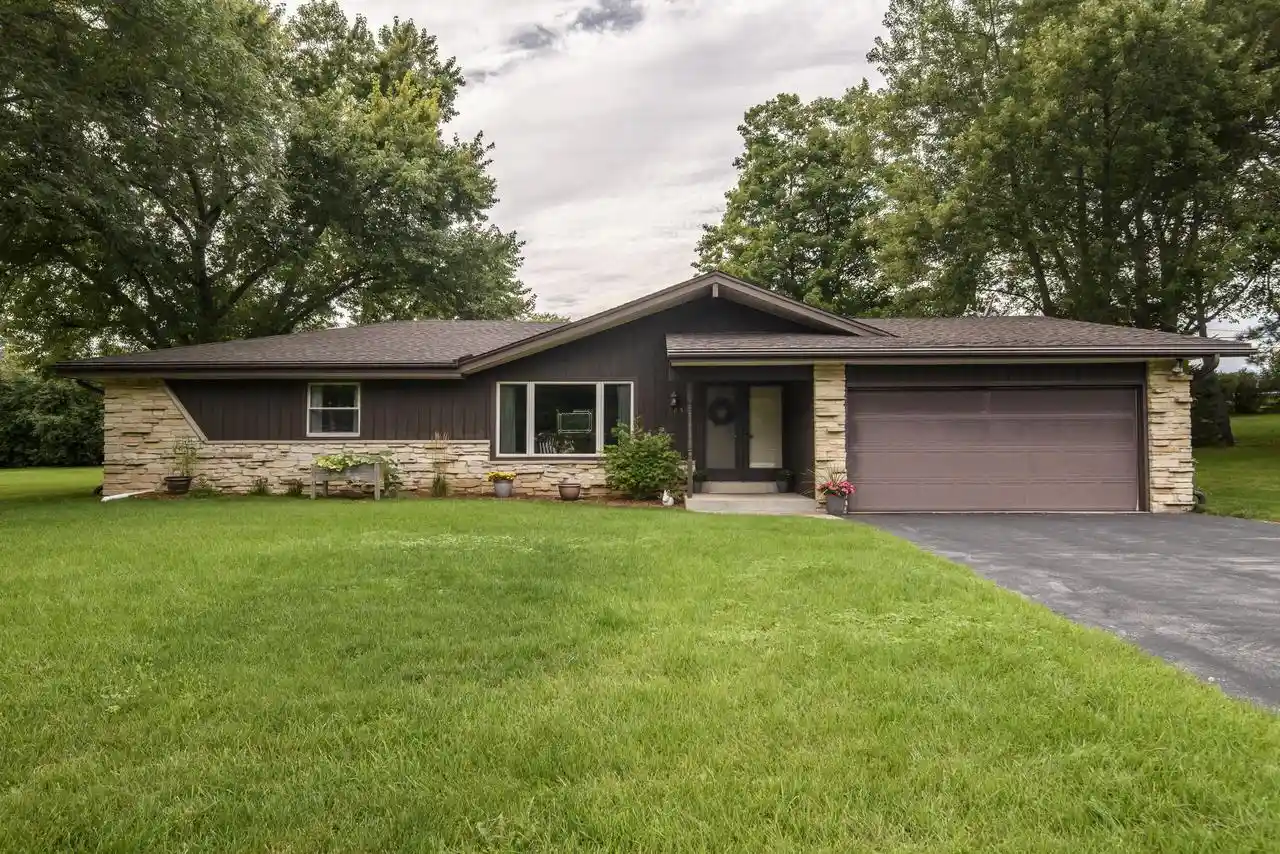 Photo 1 of Single family home for sale at 4695 Wessex Dr, Brookfield, WI 53045 | MLS# 1979901 | Listing updated on 2026-09-17