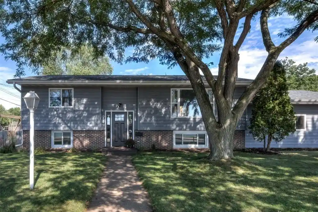 Photo 1 of Single family home for sale at 2915 Eisenhower St, Eau Claire, WI 54701 | MLS# 1605002 | Listing updated on 2026-09-14