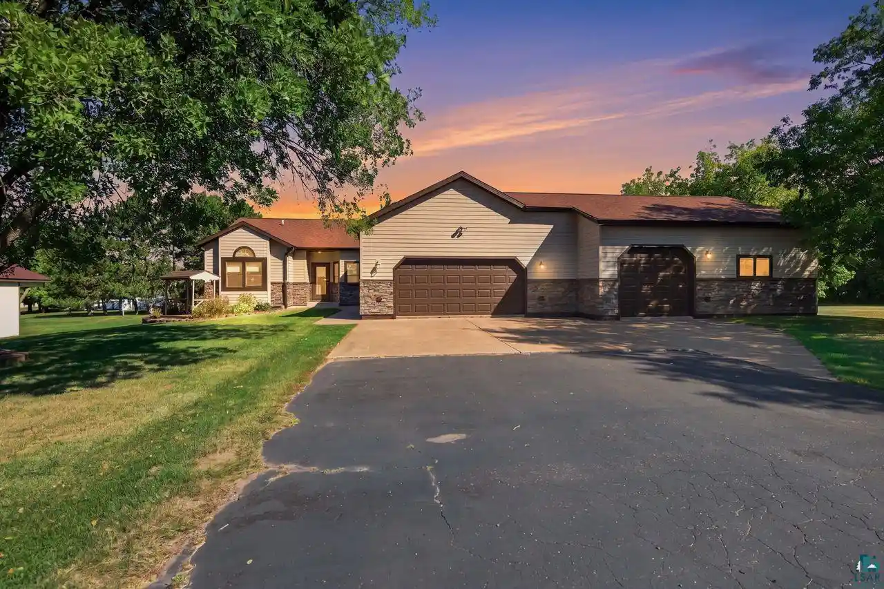 Photo 1 of Single family home for sale at 6 Victoria Ln, Ashland, WI 54806 | MLS# 6127877 | Listing updated on 2026-09-10