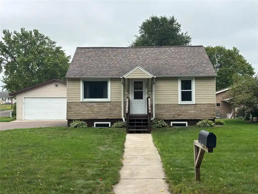Photo 1 of Single family home for sale at 902 Queen St, Bloomer, WI 54724 | MLS# 1604819 | Listing updated on 2026-09-10