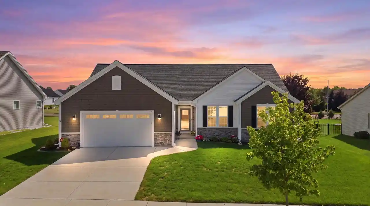 Photo 1 of Single family home for sale at 1017 Durango Dr, Hartford, WI 53027 | MLS# 1979919 | Listing updated on 2026-09-15