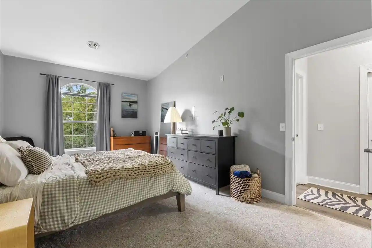 Listing Photo 4 - Condo for sale in building located at W206n16729 Blackberry Cir, Jackson, WI 53037 - Unit #1523