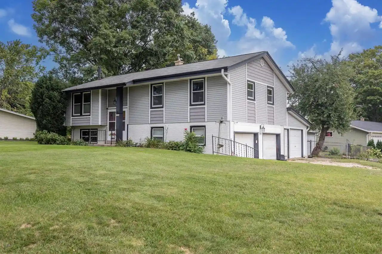 Photo 1 of Single family home for sale at 3008 Sunrise Dr, Hubertus, WI 53033 | MLS# 1979950 | Listing updated on 2026-09-20