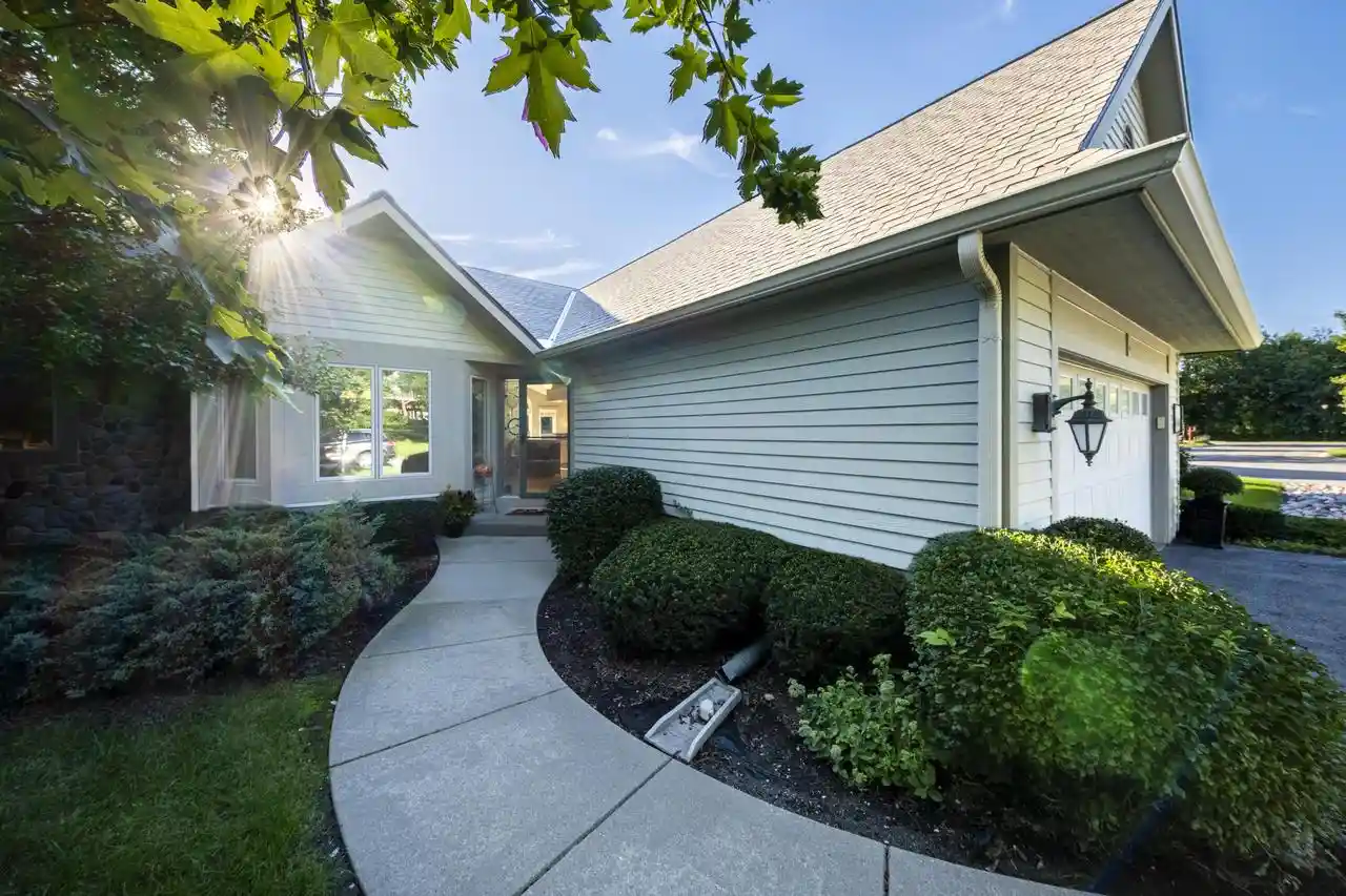 Condo for sale at 451 White Oak Trl #2, Hartland, WI 53029 | MLS# 1979964