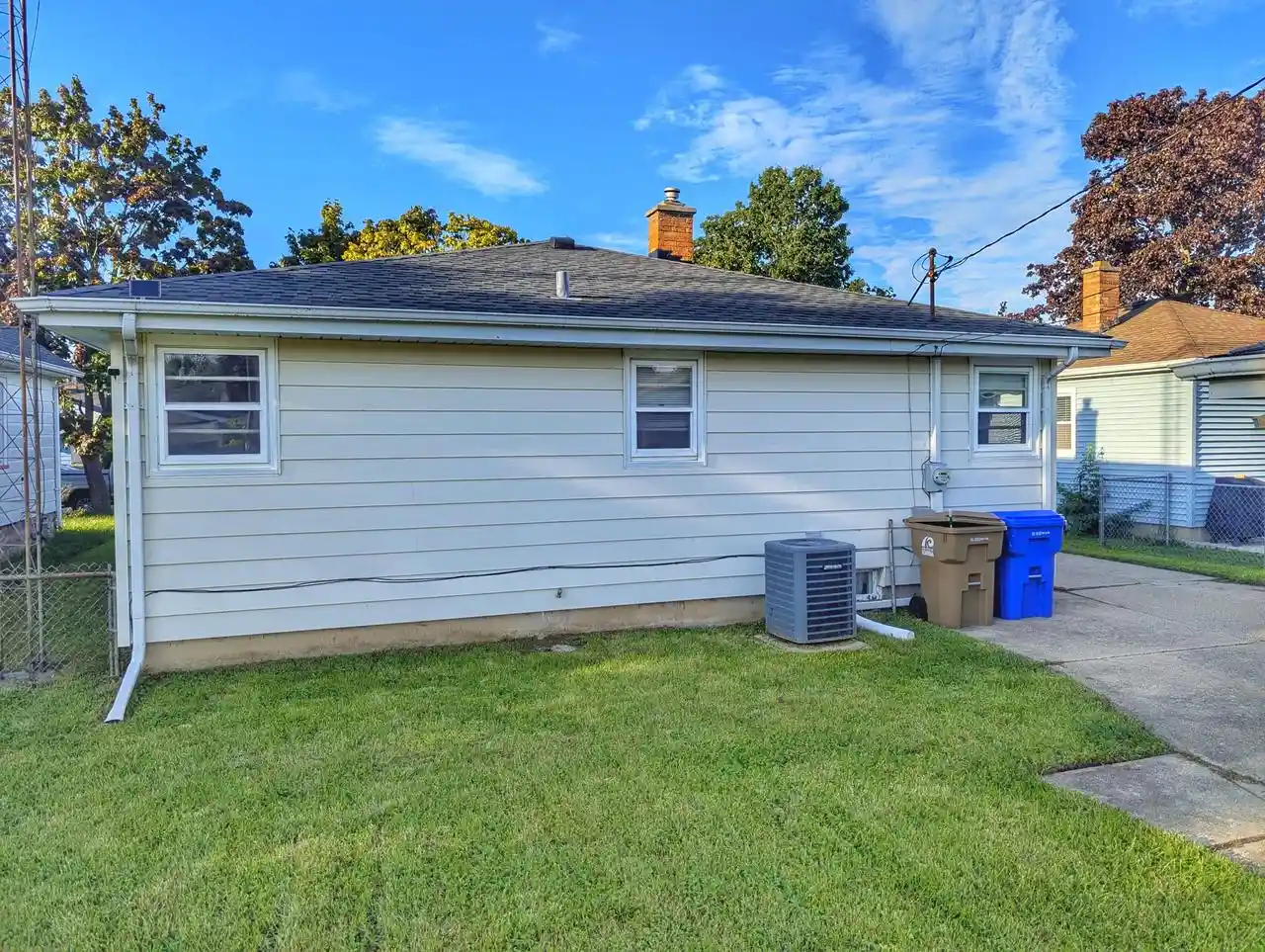 Photo 4 of Single family home for sale at 1807 28th Street, Kenosha, WI 53140 | MLS# 1979972 | Listing updated on 2026-09-18