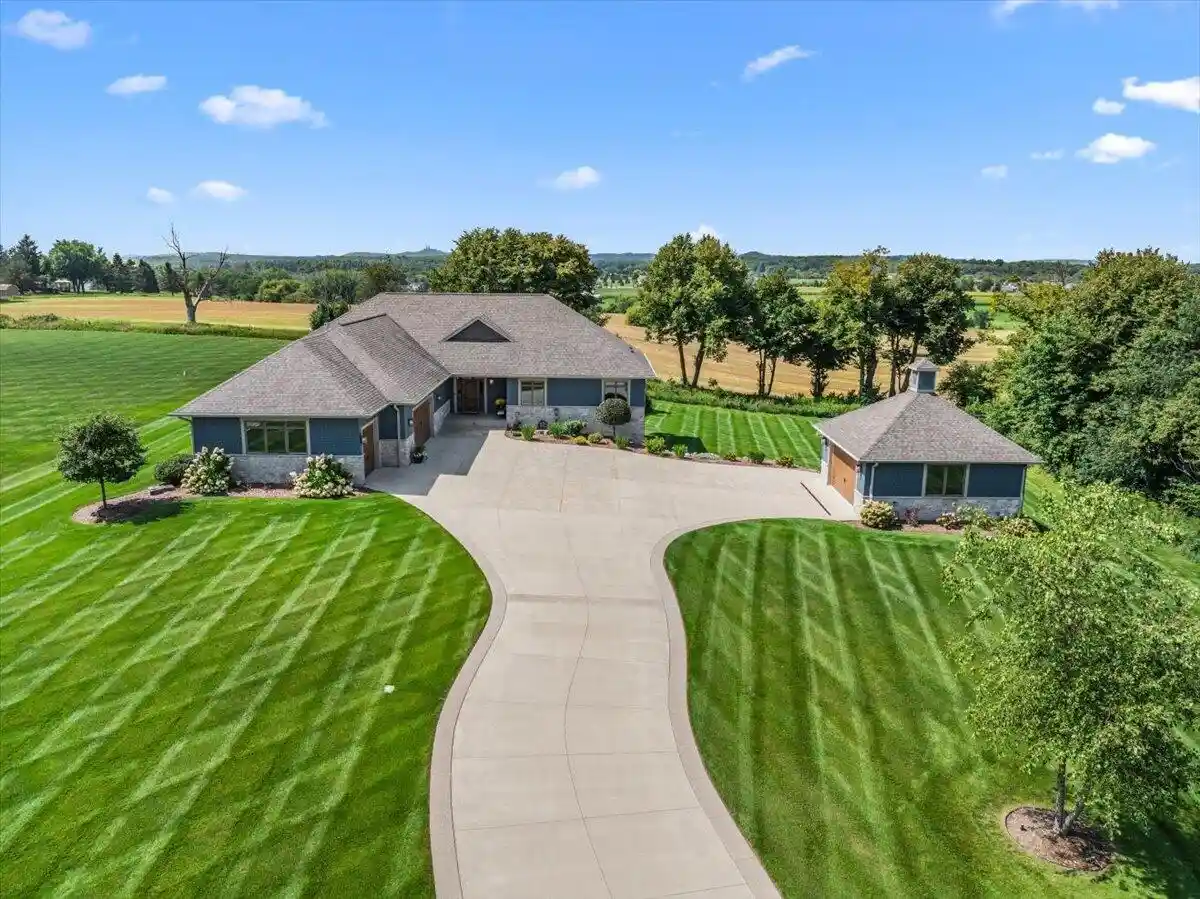 Photo 1 of Single family home for sale at 2177 Elsies Dr, Richfield, WI 53076 | MLS# 1979981 | Listing updated on 2026-09-18