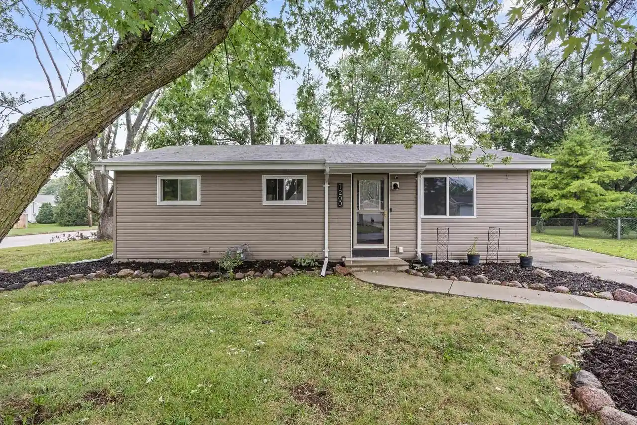 Photo 1 of Single family home for sale at 1200 Fieldcrest Dr, Menasha, WI 54952 | MLS# 50332422 | Listing updated on 2026-09-14