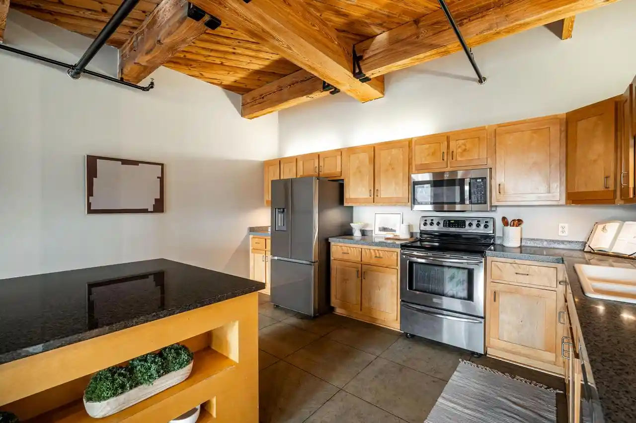 Photo 3 of Condo for sale at 904 E Pearson St #401, Milwaukee, WI 53202 | MLS# 1979986 | Listing updated on 2026-09-18