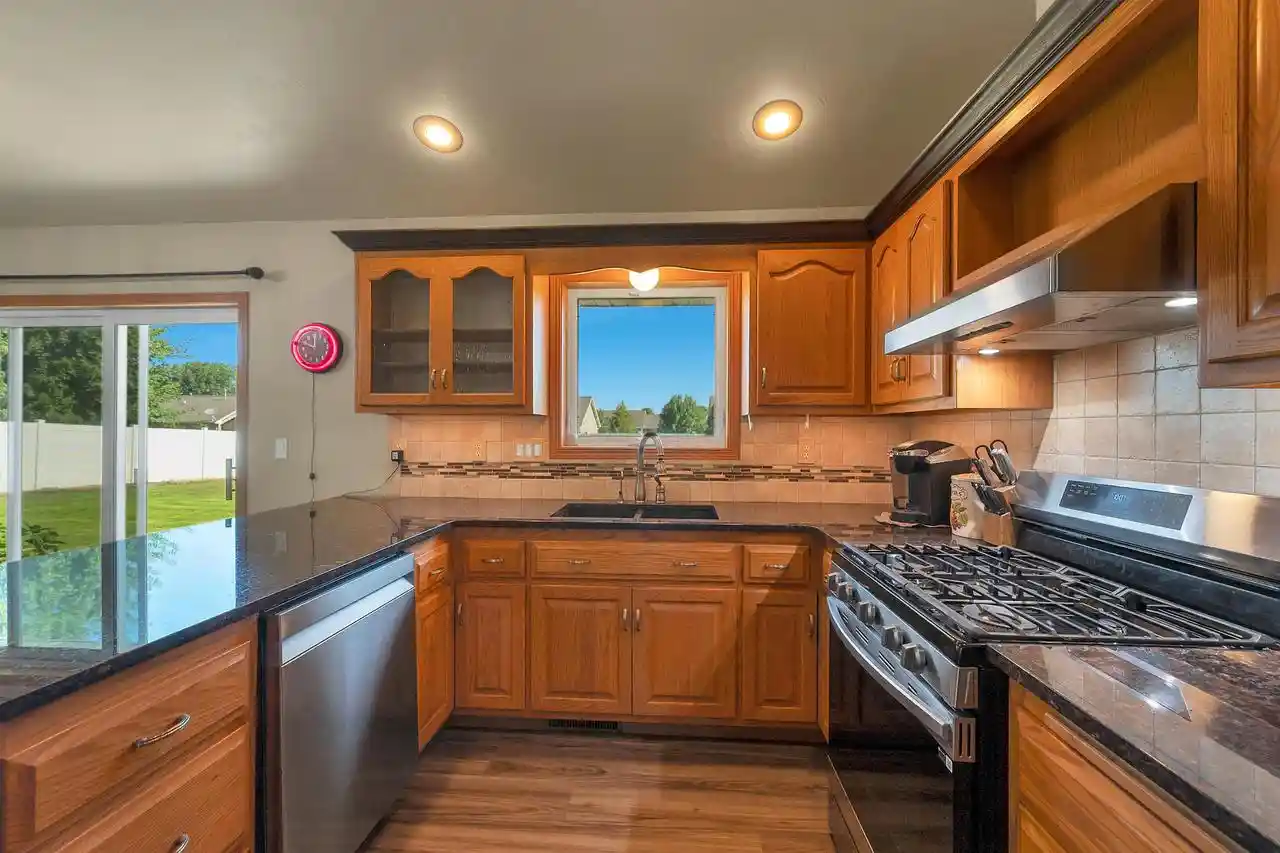 Photo 4 of Sale Pending at 1756 Lemon Ln, De Pere, WI 54115 | MLS# 50332424 | Listing updated on 2026-10-07