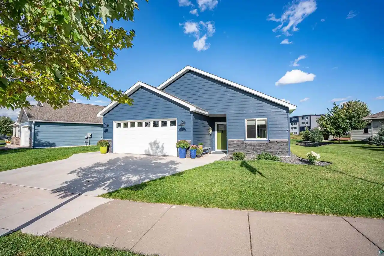 Photo 1 of Single family home for sale at 33 Billings Ln, Superior, WI 54880 | MLS# 6127882 | Listing updated on 2026-09-13