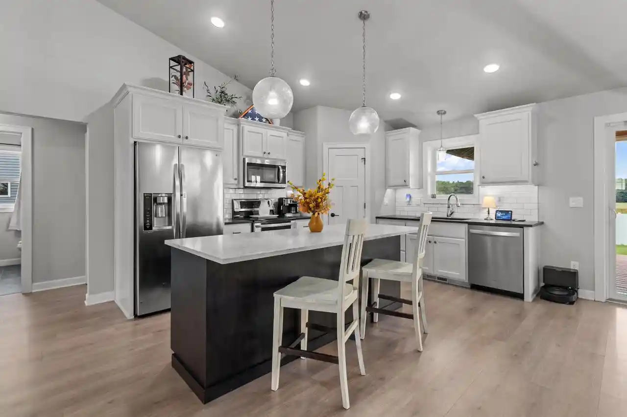 Photo 3 of Single family home for sale at 1756 Red Oak St, Green Bay, WI 54313 | MLS# 50332405 | Listing updated on 2026-09-23