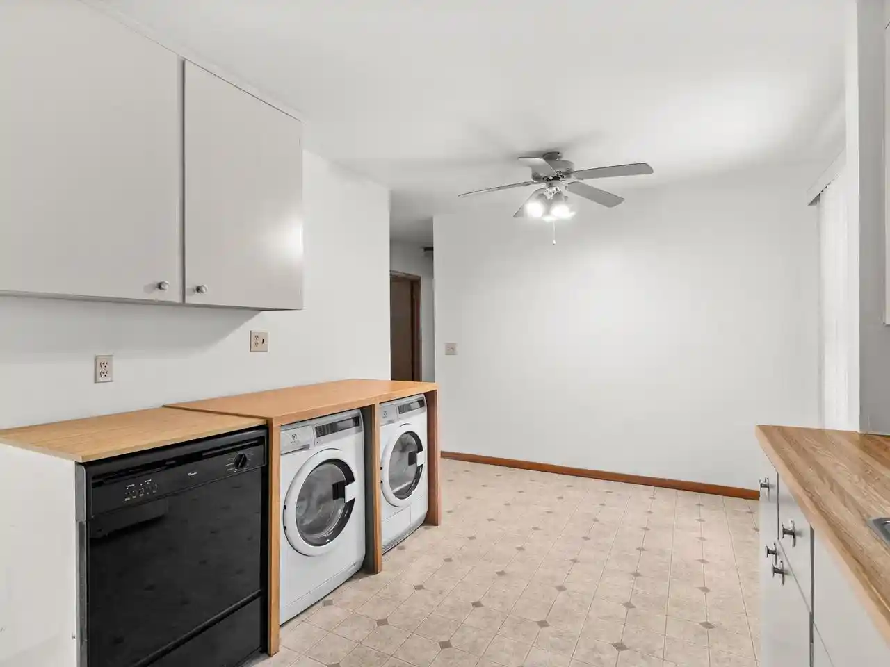 Photo 2 of Single family home for sale at 2014 Menasha Ave, Manitowoc, WI 54220 | MLS# 1979988 | Listing updated on 2026-09-14