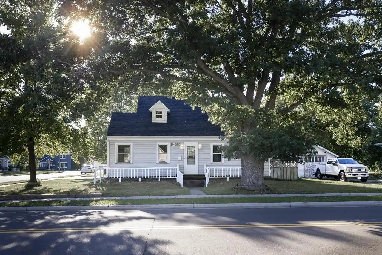 Photo 3 of Single family home for sale at 1040 Lincoln St, Wisconsin Rapids, WI 54494 | MLS# 22604472 | Listing updated on 2026-09-11