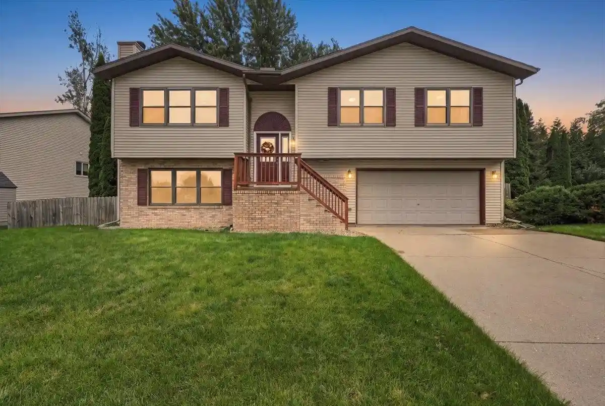 Photo 1 of Sale Pending at 622 N Woods Edge Dr, Oregon, WI 53575 | MLS# 2032391 | Listing updated on 2026-09-22