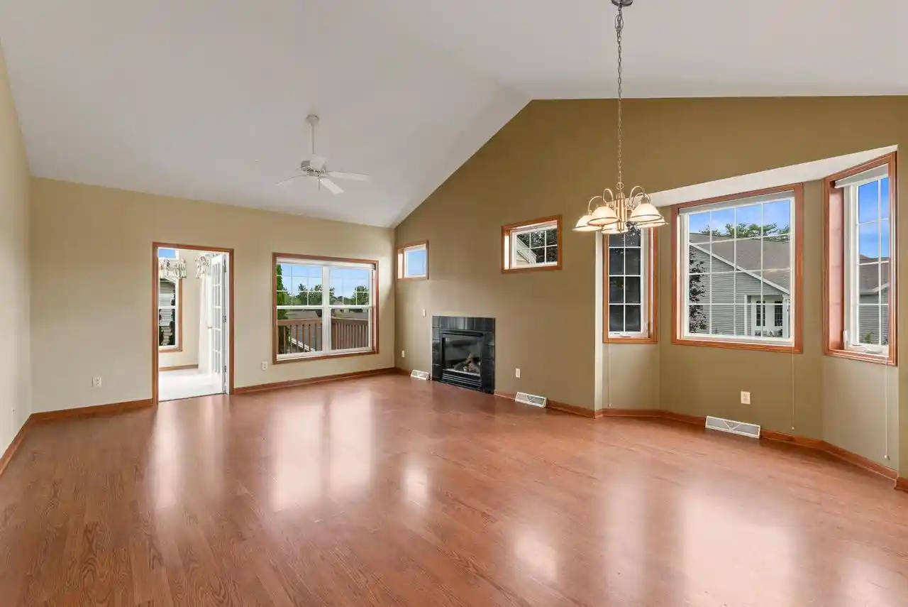Photo 4 of Condo for sale at 994 Niagara Ct, Port Washington, WI 53074 | MLS# 1980007 | Listing updated on 2026-09-30