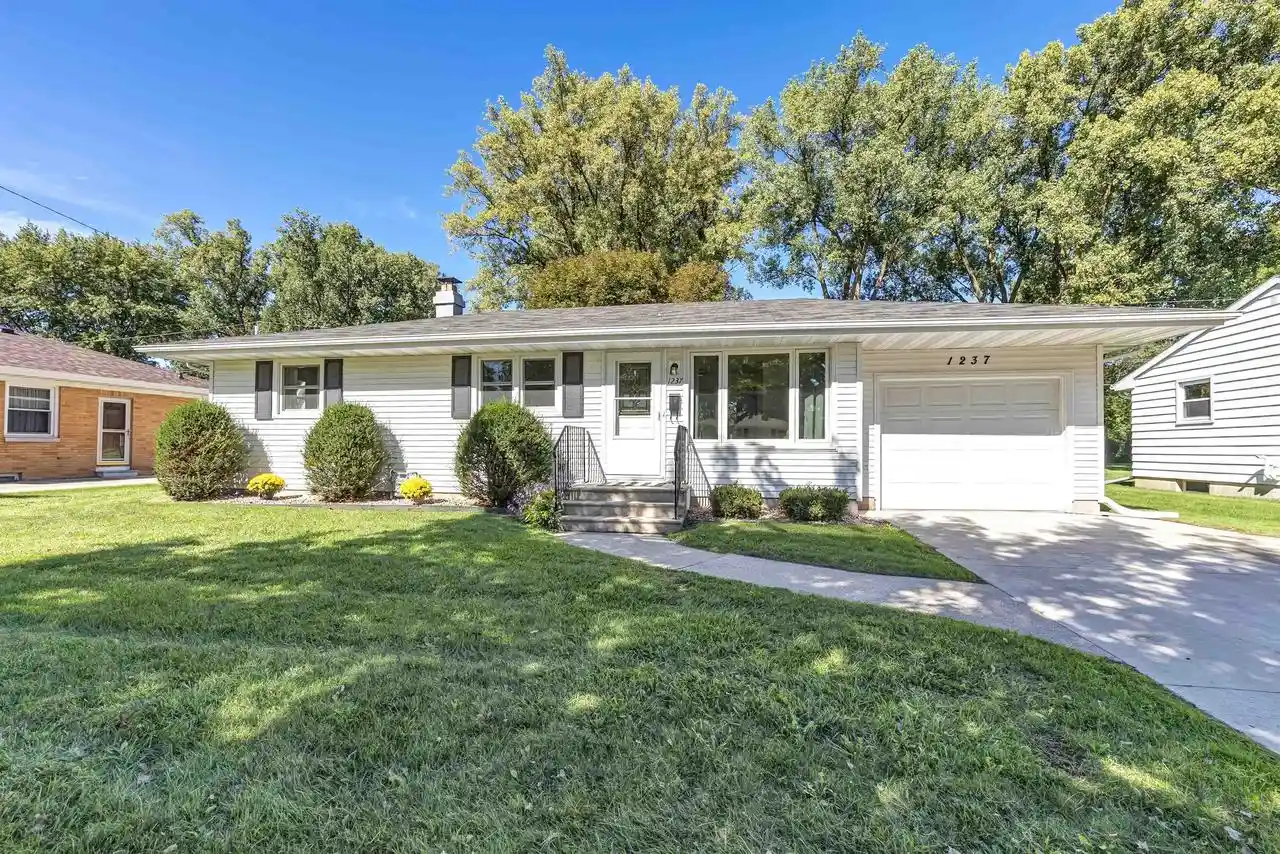 Photo 1 of Single family home for sale at 1237 N Locust St, Green Bay, WI 54303 | MLS# 50332435 | Listing updated on 2026-09-21