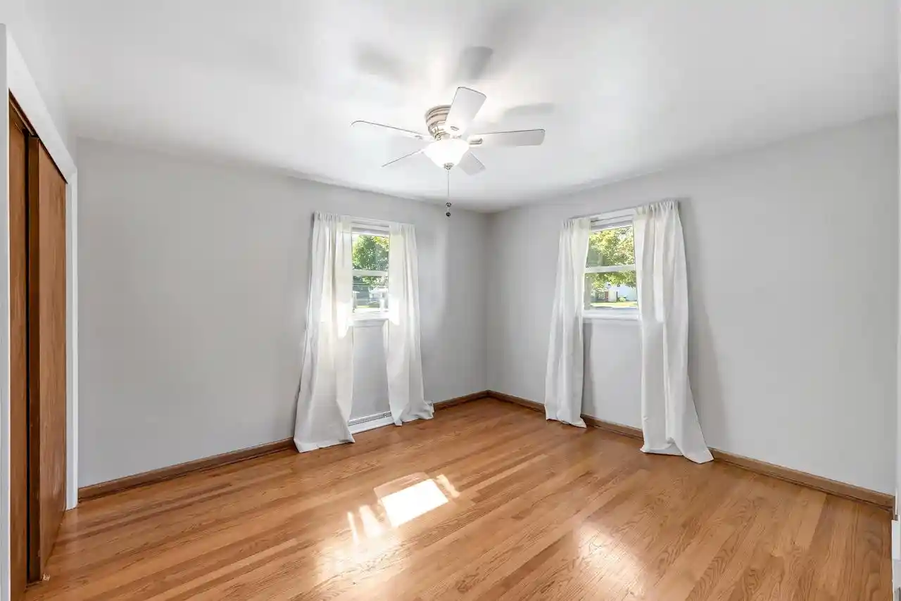 Photo 2 of Single family home for sale at 1237 N Locust St, Green Bay, WI 54303 | MLS# 50332435 | Listing updated on 2026-09-21