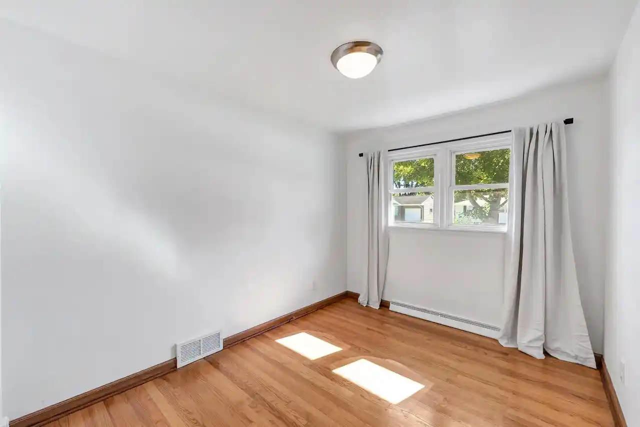 Photo 3 of Single family home for sale at 1237 N Locust St, Green Bay, WI 54303 | MLS# 50332435 | Listing updated on 2026-09-21