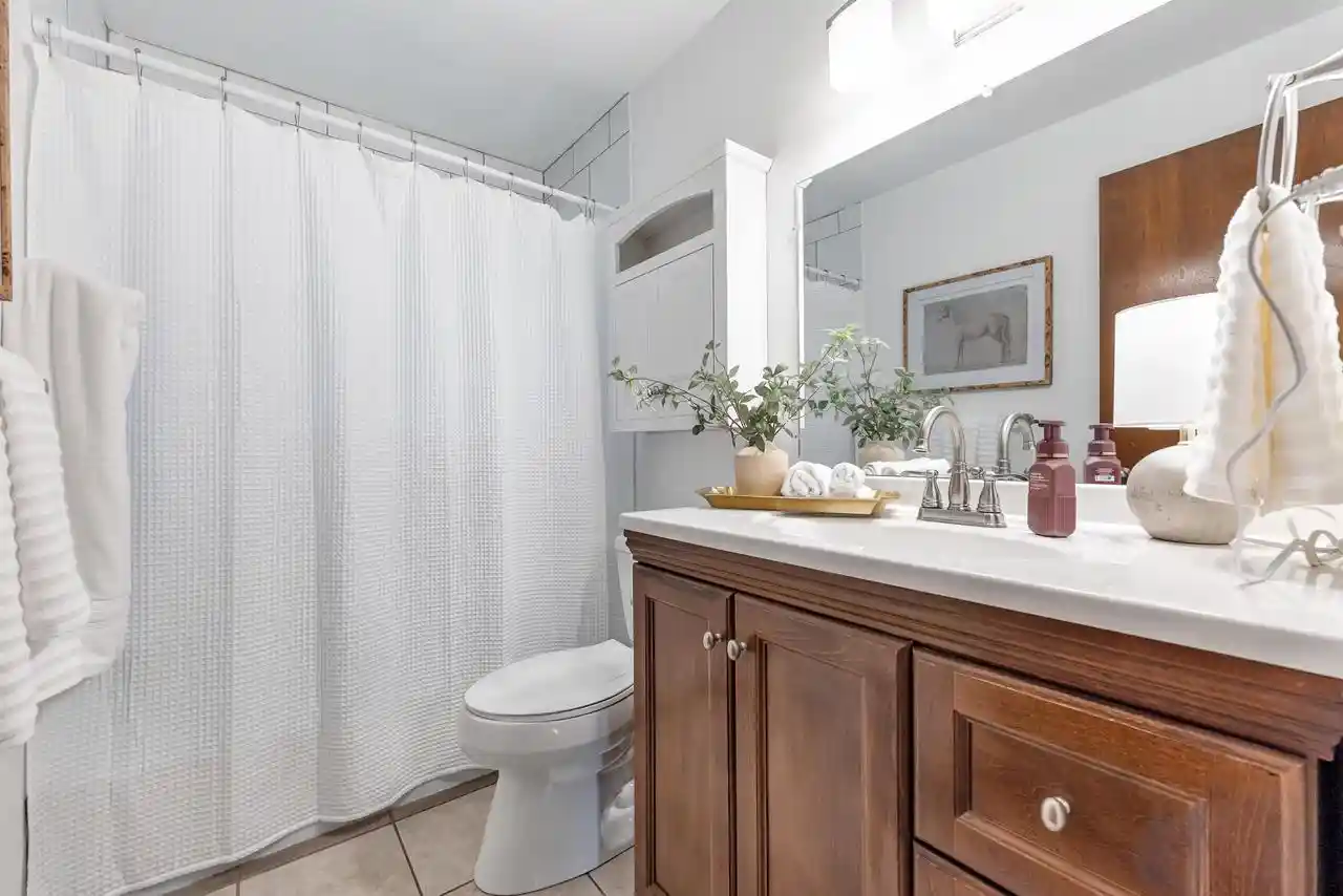 Photo 4 of Single family home for sale at 1237 N Locust St, Green Bay, WI 54303 | MLS# 50332435 | Listing updated on 2026-09-21