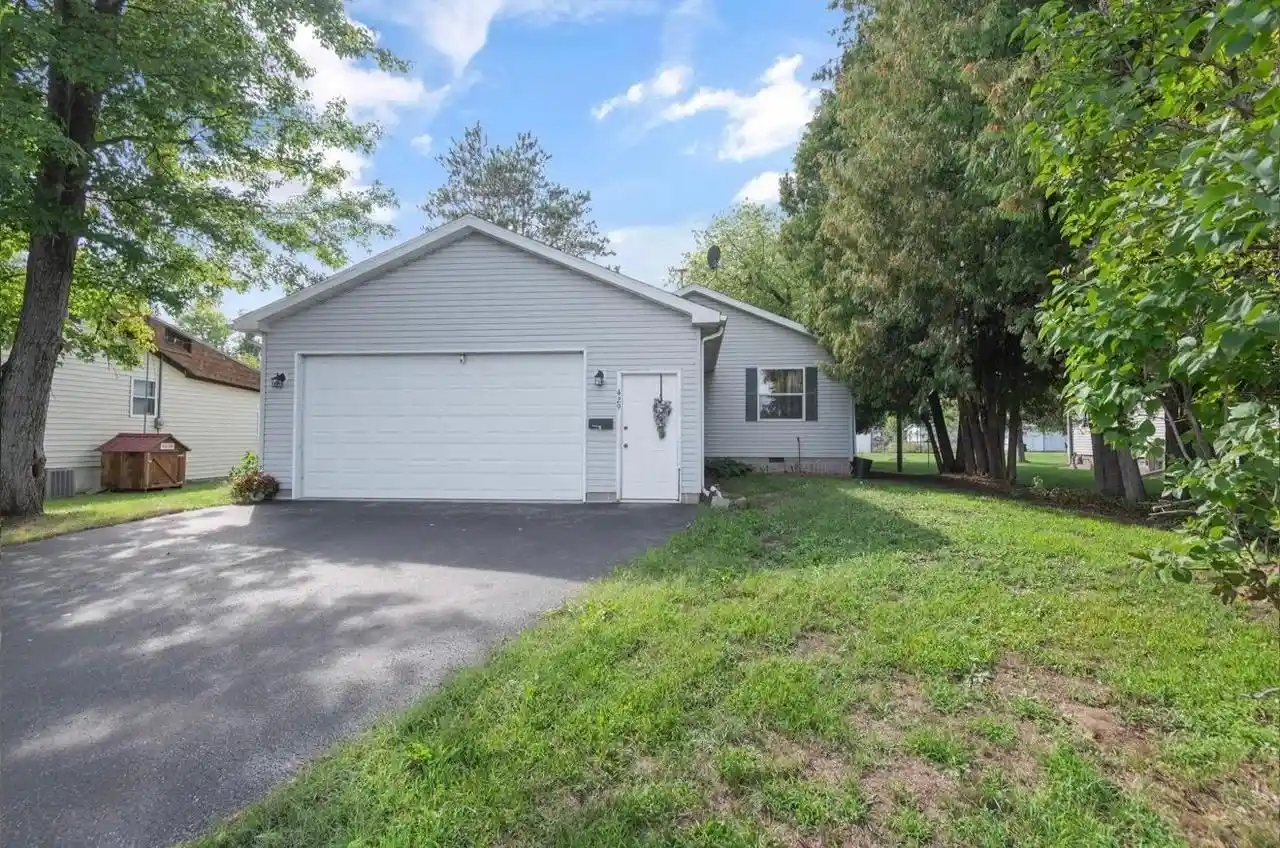 Photo 1 of Single family home for sale at 429 S Peck Ave, Peshtigo, WI 54157 | MLS# 50332439 | Listing updated on 2026-09-10
