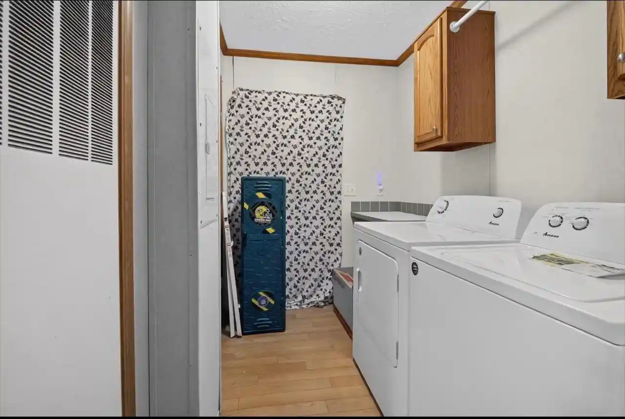 Photo 2 of Single family home for sale at 429 S Peck Ave, Peshtigo, WI 54157 | MLS# 50332439 | Listing updated on 2026-09-10