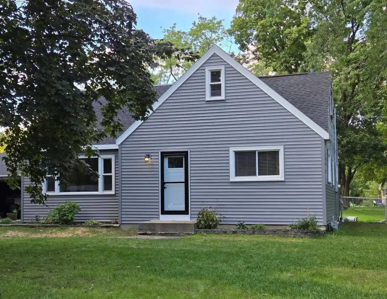 Photo 1 of Single family home for sale at 11904 W Oakwood Dr, Franklin, WI 53132 | MLS# 2032399 | Listing updated on 2026-10-07