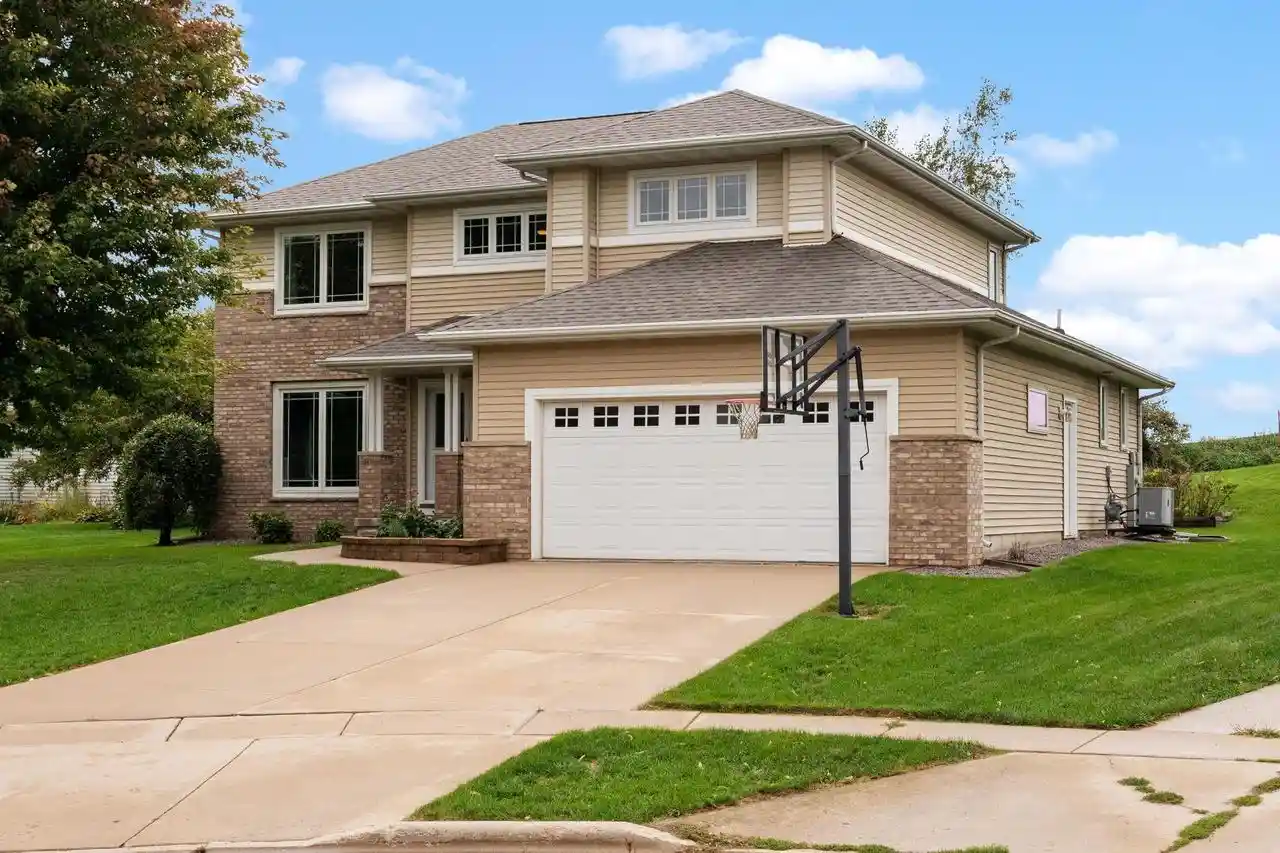 Photo 1 of Single family home for sale at 1716 Oakridge Ct, Stoughton, WI 53589 | MLS# 2032396 | Listing updated on 2026-09-17