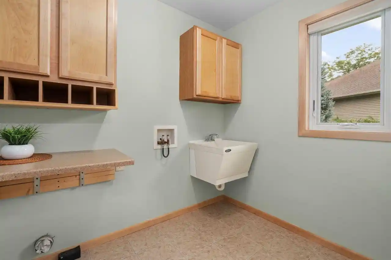 Photo 3 of Single family home for sale at 1716 Oakridge Ct, Stoughton, WI 53589 | MLS# 2032396 | Listing updated on 2026-09-17