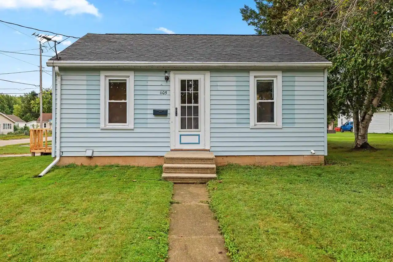 Photo 1 of Single family home for sale at 1105 W Grant St, Appleton, WI 54914 | MLS# 50332431 | Listing updated on 2026-09-13
