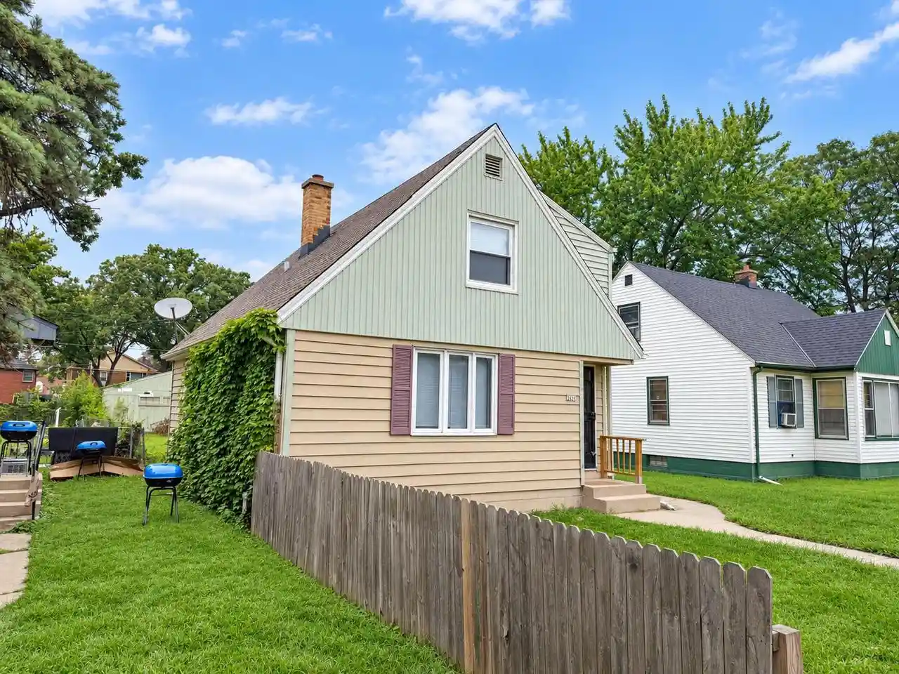 Photo 3 of Single family home for sale at 4226 Courtland Ave, Milwaukee, WI 53209 | MLS# 1980030 | Listing updated on 2026-09-27