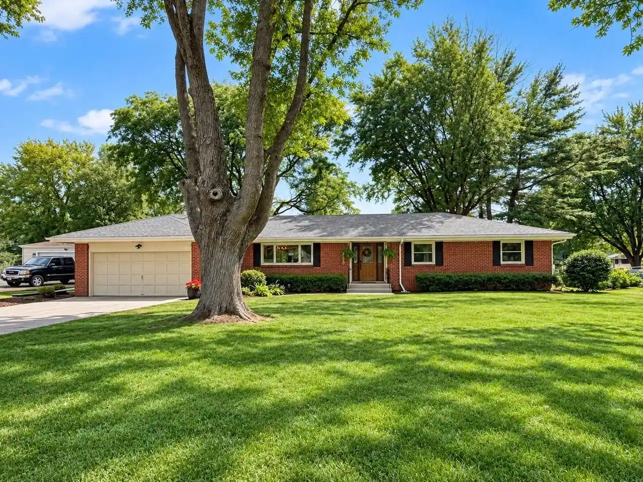 Photo 1 of Single family home for sale at 826 E Post Rd, Beloit, WI 53511 | MLS# 2032405 | Listing updated on 2026-10-02