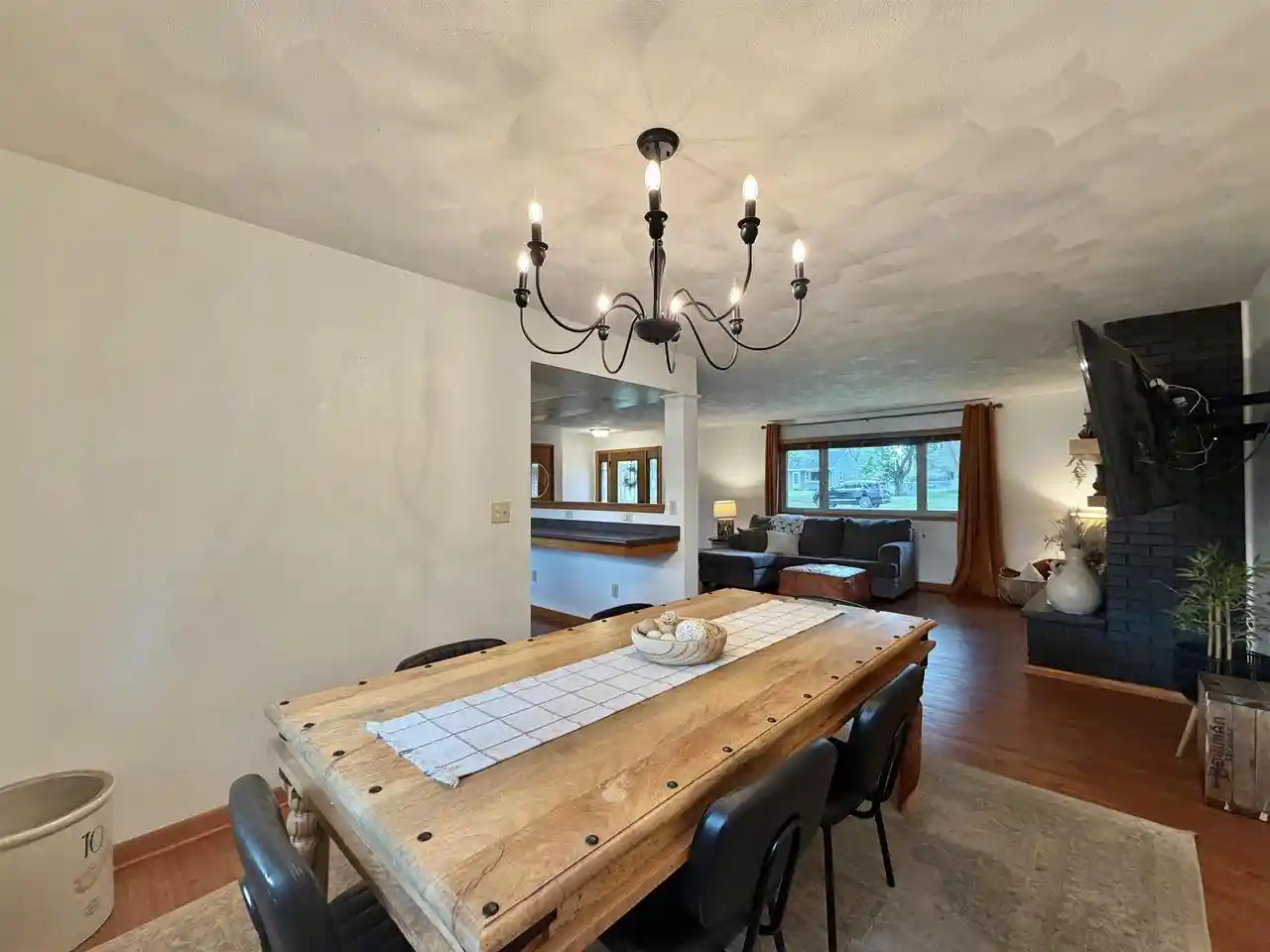 Photo 2 of Single family home for sale at 826 E Post Rd, Beloit, WI 53511 | MLS# 2032405 | Listing updated on 2026-10-02