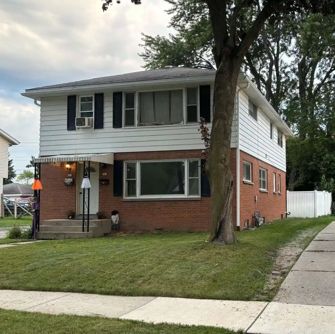 Multi family home for sale at 505 Gascoigne Dr #507, Waukesha, WI 53188 | MLS# 1980033