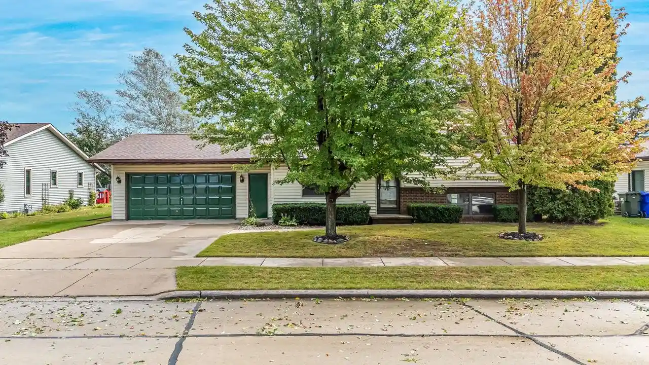 Photo 1 of Single family home for sale at 2824 Sullivan Ave, Kaukauna, WI 54130 | MLS# 50332408 | Listing updated on 2026-09-18