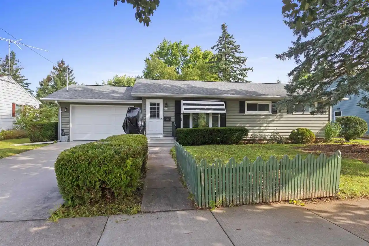 Photo 1 of Single family home for sale at 896 W 18th Avenue, Oshkosh, WI 54902 | MLS# 50332443 | Listing updated on 2026-09-15