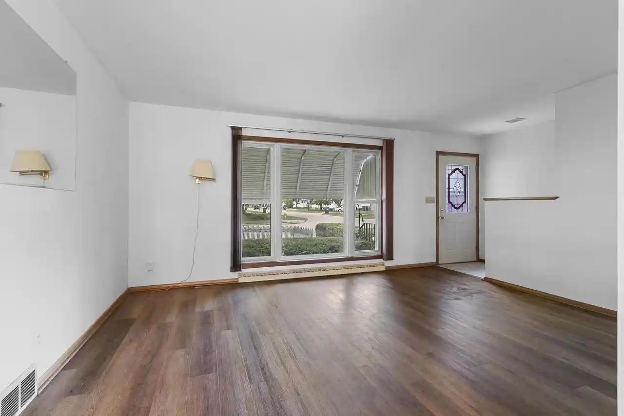 Photo 2 of Single family home for sale at 896 W 18th Avenue, Oshkosh, WI 54902 | MLS# 50332443 | Listing updated on 2026-09-15