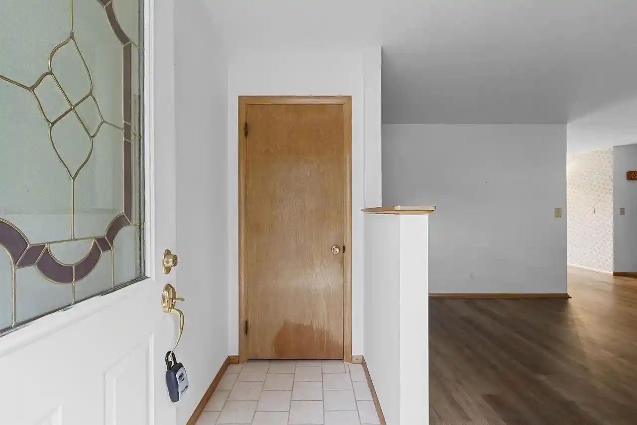 Photo 3 of Single family home for sale at 896 W 18th Avenue, Oshkosh, WI 54902 | MLS# 50332443 | Listing updated on 2026-09-15