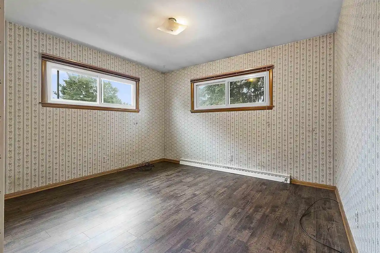 Photo 4 of Single family home for sale at 896 W 18th Avenue, Oshkosh, WI 54902 | MLS# 50332443 | Listing updated on 2026-09-15